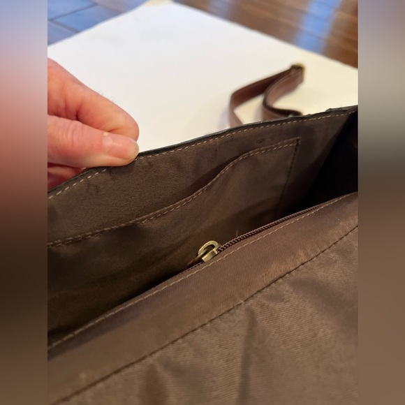 Genuine Leather Cross Body Bag - Picture 4 of 6